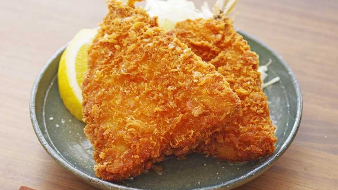 揚げたてのアジフライ——サクサクの衣から湯気が立つ