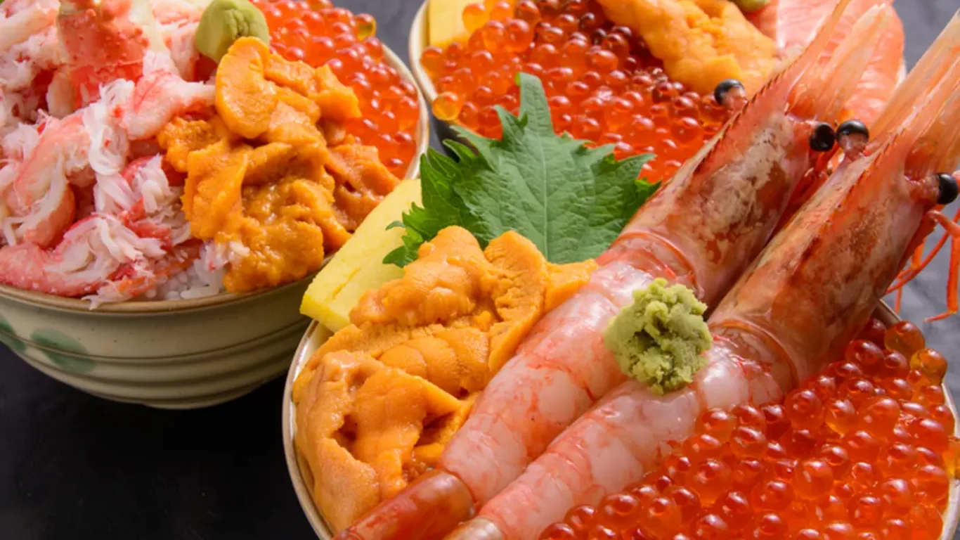 北海道の海鮮丼　うに・いくら・ホタテの三色丼