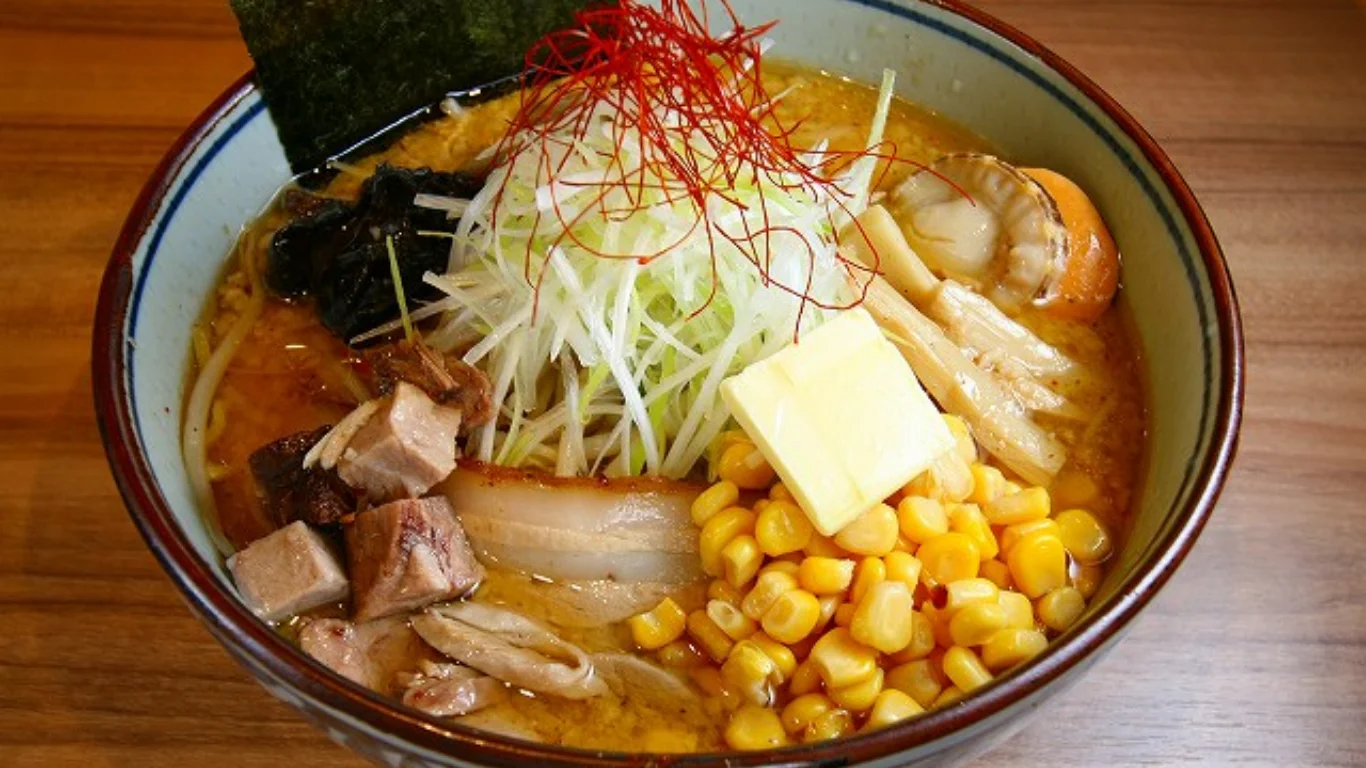 札幌味噌ラーメン 濃厚な味噌スープと太縮れ麺