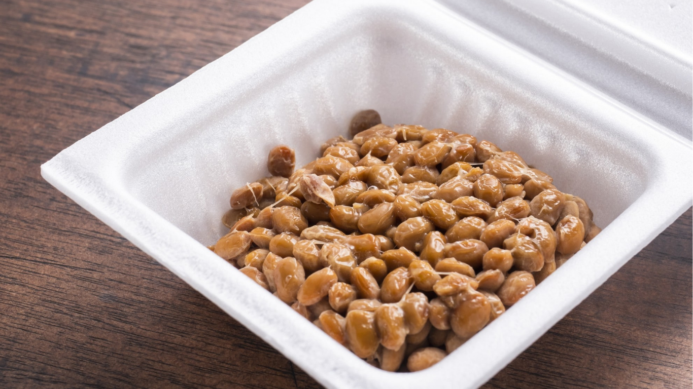 納豆——物価高でも冷蔵庫から消えない日本最強の副菜