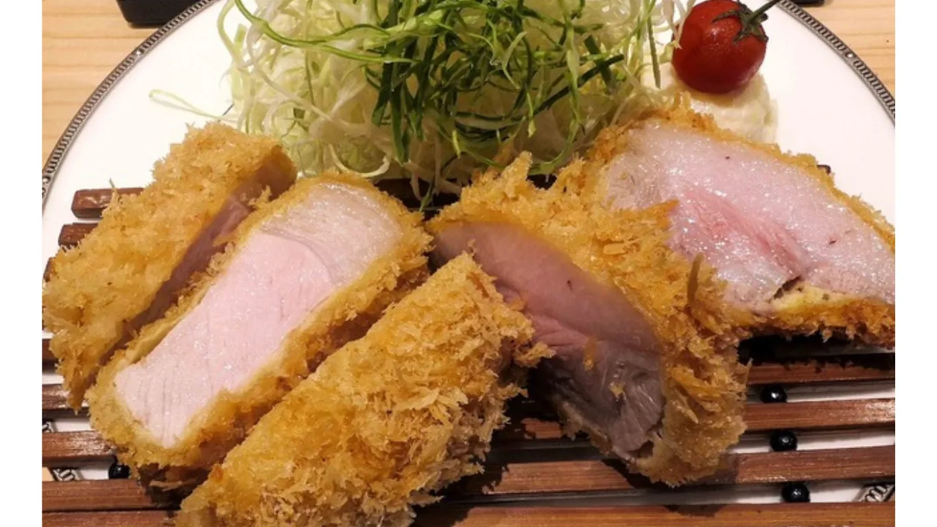本八幡のとんかつバンブーの厚切りロースカツ