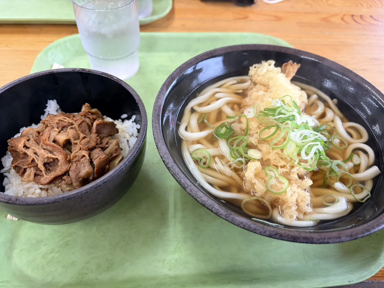三角茶屋 豊吉うどんの海老天うどん